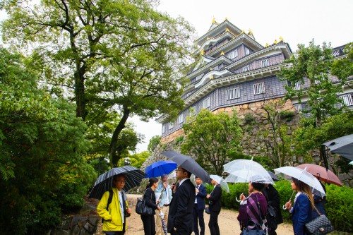 Đoàn tham quan lâu đài Okayama (thành phố Okayama)